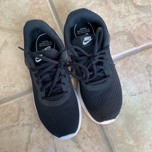 Black Nike sneakers size 5
